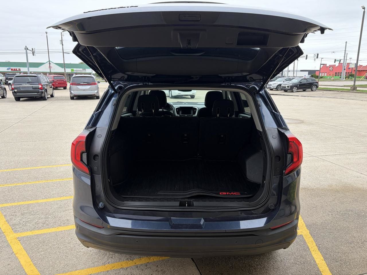 Used 2018 GMC Terrain SLE w/ Driver Convenience Package FWD image 11