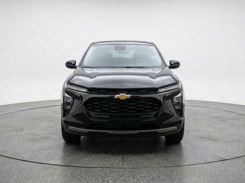 Used 2025 Chevrolet TrailBlazer LT FWD image 2