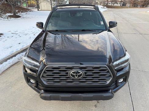 Used 2021 Toyota Tacoma TRD Off-Road w/ TRD Premium Off Road Package image 2