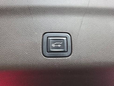 Certified 2022 Cadillac Escalade Premium Luxury image 15