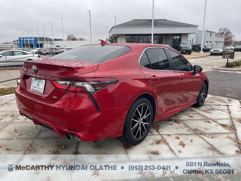 Used 2022 Toyota Camry SE image 17