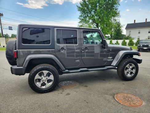 Used 2016 Jeep Wrangler Unlimited Sahara w/ Connectivity Group AWD/4WD image 17