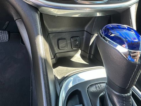 Used 2017 Chevrolet Volt Premier w/ Driver Confidence II Package FWD image 5