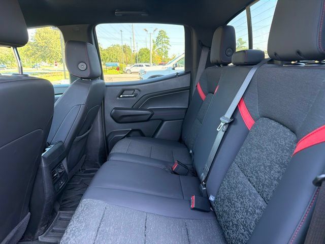 Used 2024 Chevrolet Colorado Z71 w/ Z71 Convenience Package 2 AWD/4WD image 9
