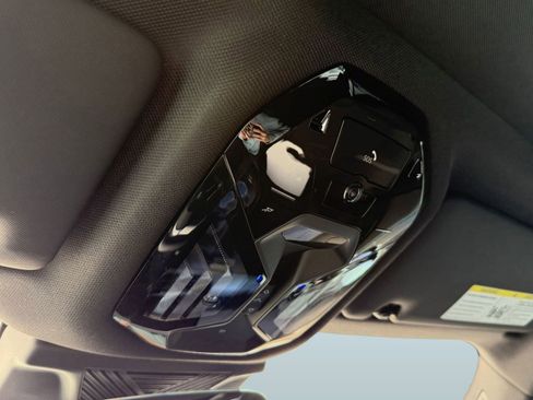 Used 2025 BMW 530i 530i w/ M Sport Package image 19