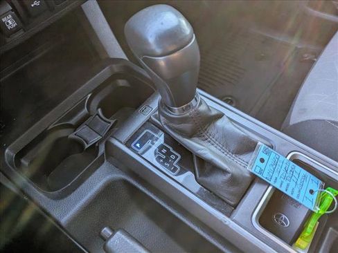 Used 2022 Toyota Tacoma TRD Sport w/ Technology Package image 10