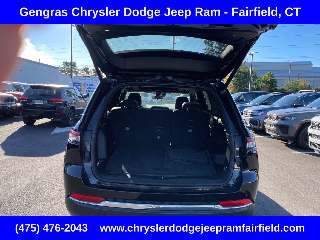 Used 2025 Jeep Grand Cherokee Limited AWD/4WD image 29