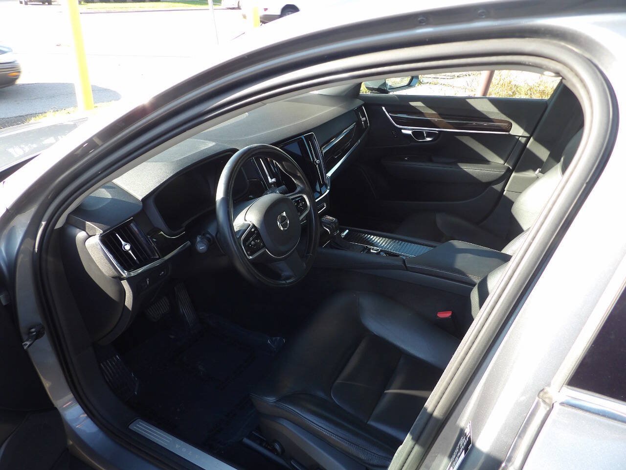 Used 2018 Volvo S90 T5 Momentum w/ Convenience Package AWD/4WD image 9