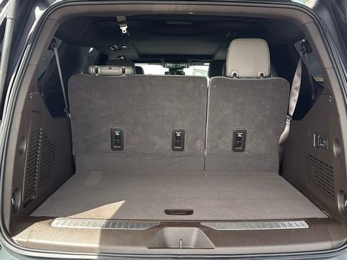 Used 2025 Chevrolet Suburban Z71 w/ Z71 Off-Road Package image 26