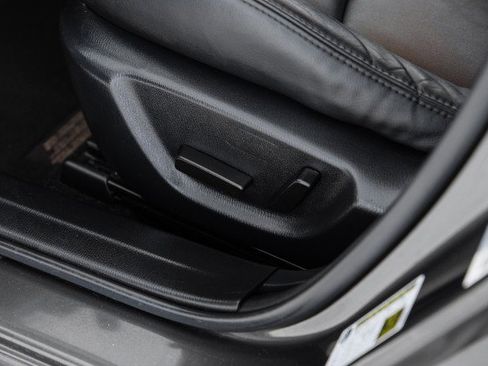 Used 2018 MAZDA MAZDA3 Touring FWD image 33
