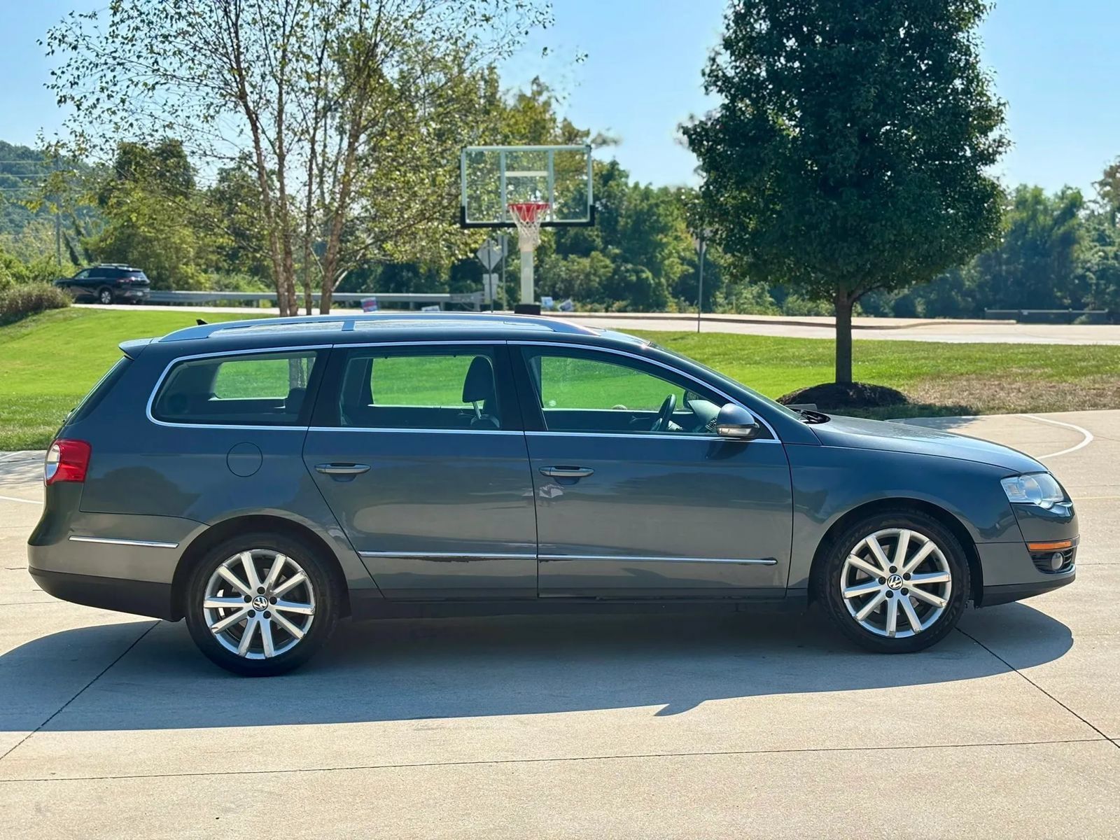 Used 2010 Volkswagen Passat Komfort FWD image 4