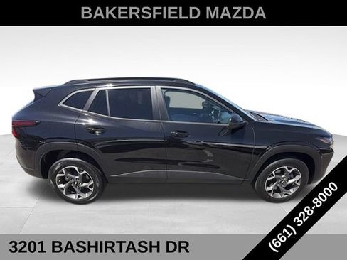 Used 2025 Chevrolet Trax LT w/ Driver Confidence Package FWD image 3