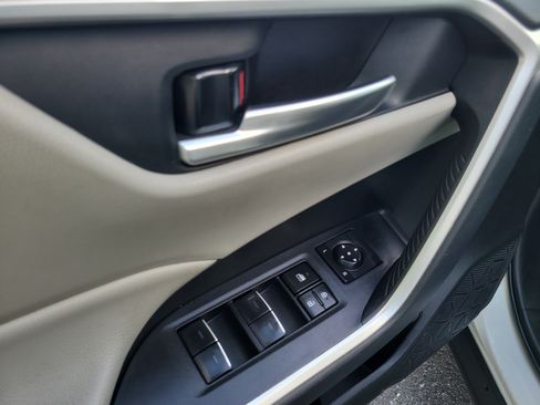 Used 2024 Toyota RAV4 XLE w/ Convenience Package FWD image 19