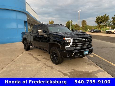 Used 2024 Chevrolet Silverado 2500 High Country w/ Midnight Edition AWD/4WD image 8