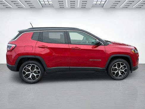 Used 2025 Jeep Compass Limited AWD/4WD image 3