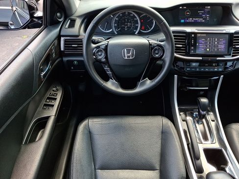 Certified 2017 Honda Accord EX-L image 10