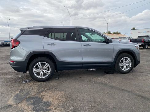 Used 2024 GMC Terrain SLE FWD image 5