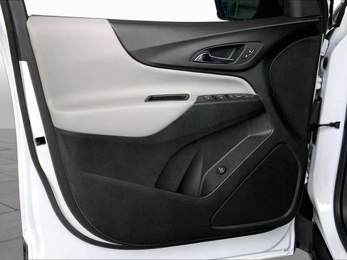 Used 2021 Chevrolet Equinox LT FWD image 22