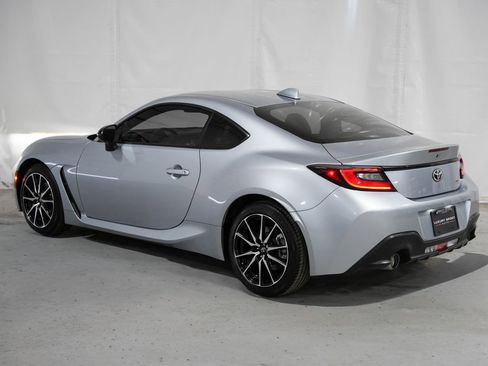 Used 2022 Toyota GR86 w/ ALL Weather Mat Package (TMS) RWD image 3