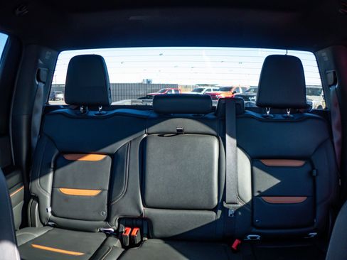 Used 2024 GMC Sierra 2500 AT4 image 21