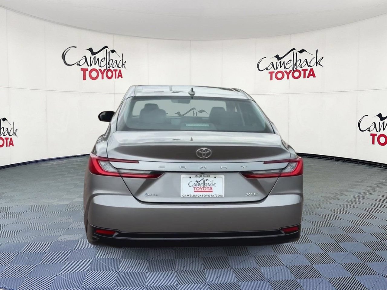 Used 2025 Toyota Camry XLE FWD image 3