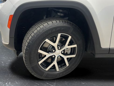 Used 2023 Jeep Grand Cherokee L Limited AWD/4WD image 37