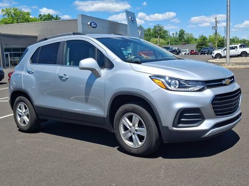 Used 2019 Chevrolet Trax LT w/ LT Convenience Package FWD image 1