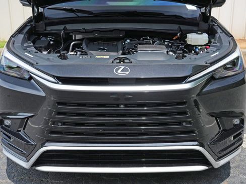 Used 2025 Lexus TX 500h AWD w/ Technology Package image 8