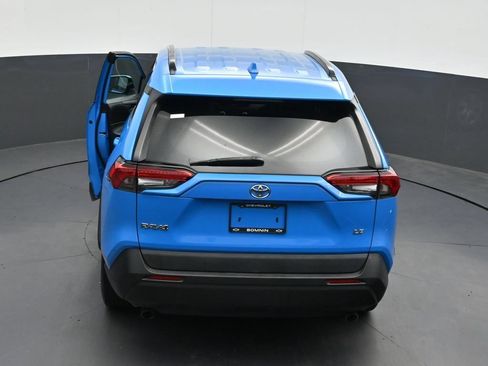 Used 2020 Toyota RAV4 LE FWD image 17