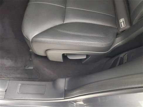 Used 2017 Land Rover Discovery SE image 13