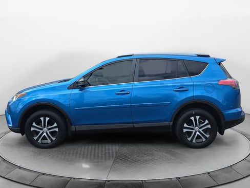 Used 2018 Toyota RAV4 LE image 2