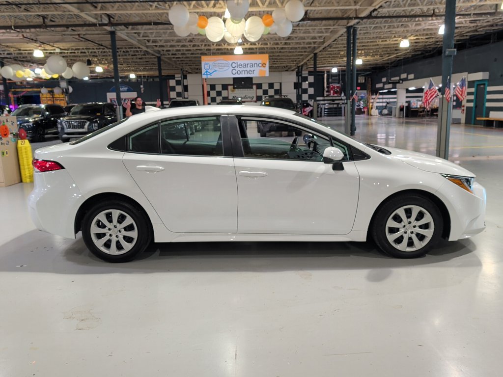 Used 2023 Toyota Corolla LE FWD image 8