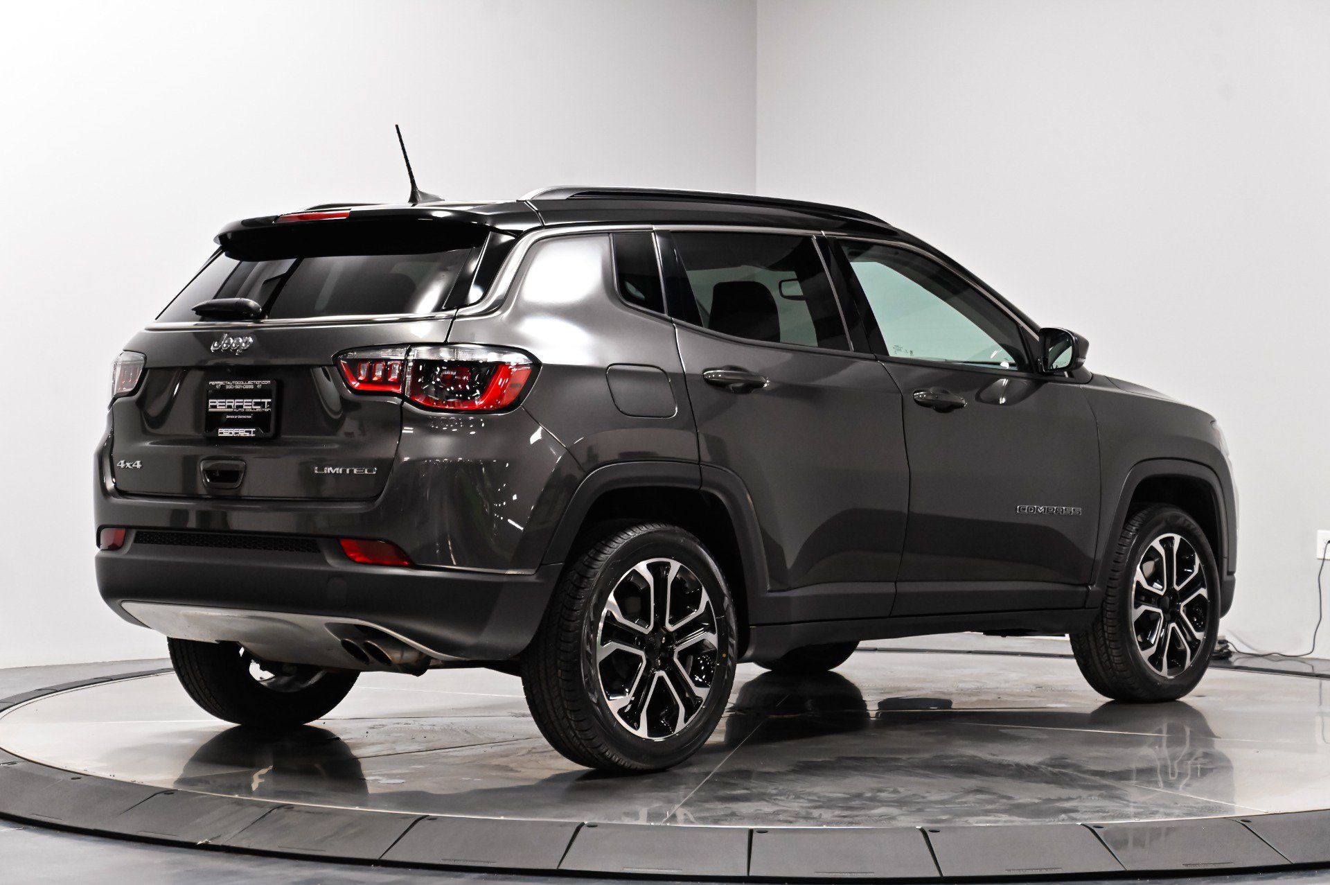 Used 2022 Jeep Compass Limited AWD/4WD image 25