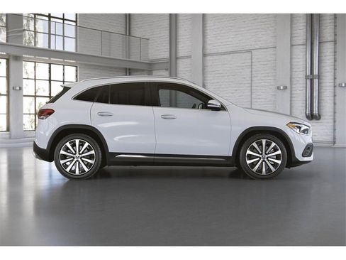 Used 2022 Mercedes-Benz GLA 250 4MATIC image 2