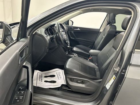 Used 2018 Volkswagen Tiguan SEL AWD/4WD image 9