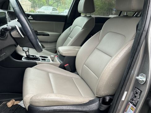 Used 2020 Kia Sportage S w/ S Premium Package AWD/4WD image 4
