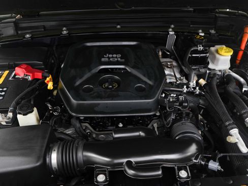 Used 2022 Jeep Wrangler Unlimited Sahara w/ Cold Weather Group image 31