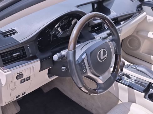 Used 2013 Lexus ES 350 w/ Luxury Pkg FWD image 10