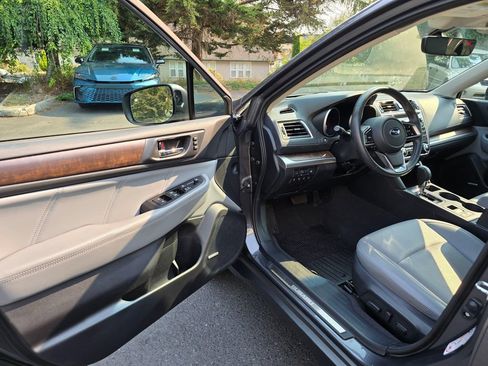 Used 2018 Subaru Outback 3.6R Limited AWD/4WD image 7