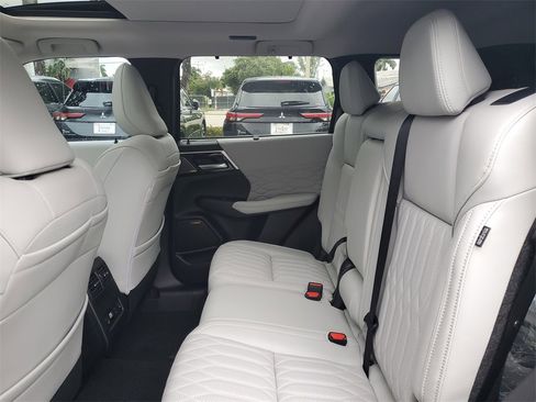 New 2025 Mitsubishi Outlander AWD image 12