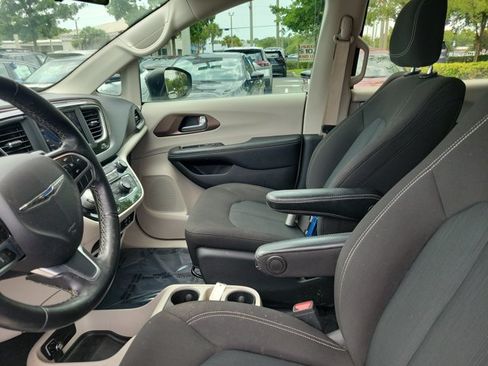 Used 2020 Chrysler Voyager LX w/ Cold Weather Group FWD image 16