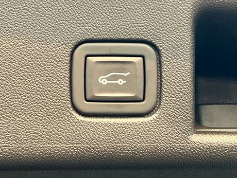 Used 2024 Chevrolet Equinox Premier AWD/4WD image 44