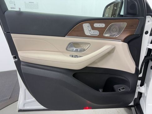 Used 2025 Mercedes-Benz GLS 450 4MATIC image 5
