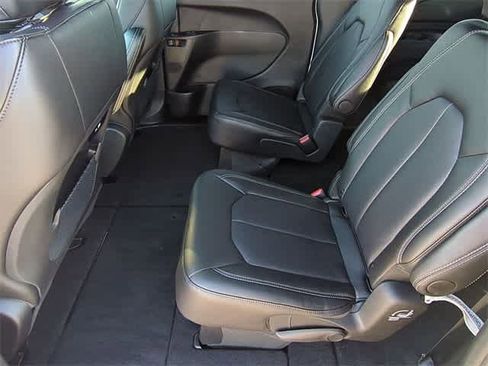 New 2026 Chrysler Pacifica Select image 20