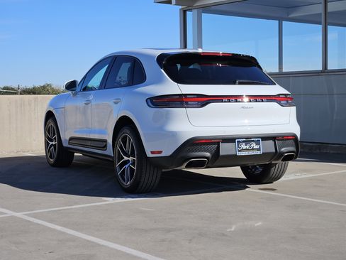 Certified 2025 Porsche Macan image 3