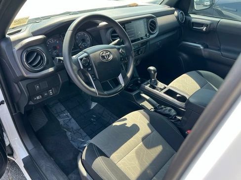 Used 2021 Toyota Tacoma TRD Sport w/ Technology Package AWD/4WD image 12