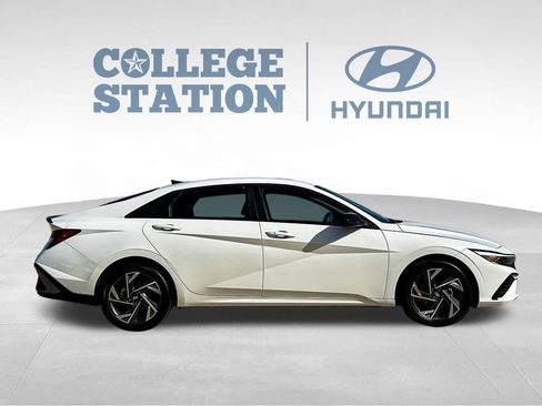 Used 2025 Hyundai Elantra Sport w/ Cargo Package FWD image 11