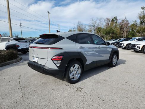 New 2026 Hyundai Kona SE image 3