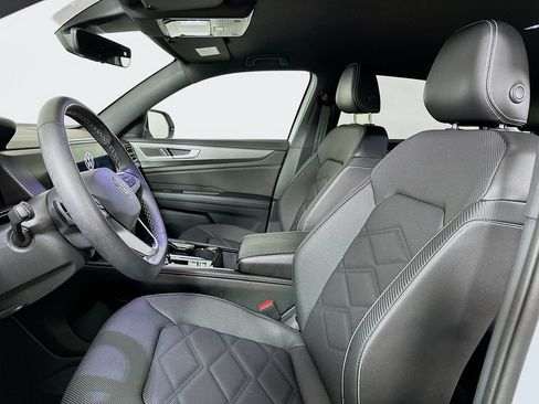Used 2024 Volkswagen Atlas Cross Sport SE FWD image 8