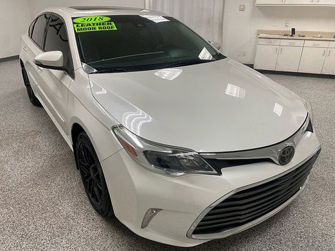 Used 2018 Toyota Avalon XLE Plus image 3